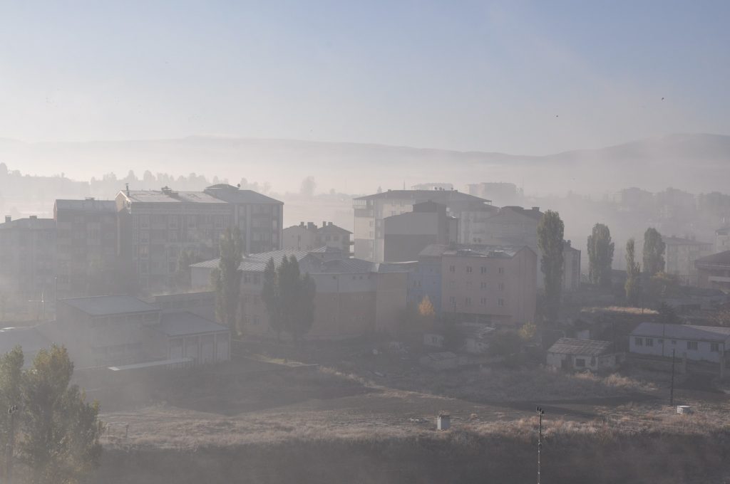 KARS SİS BULUTLARI ARASINDA KAYBOLDU