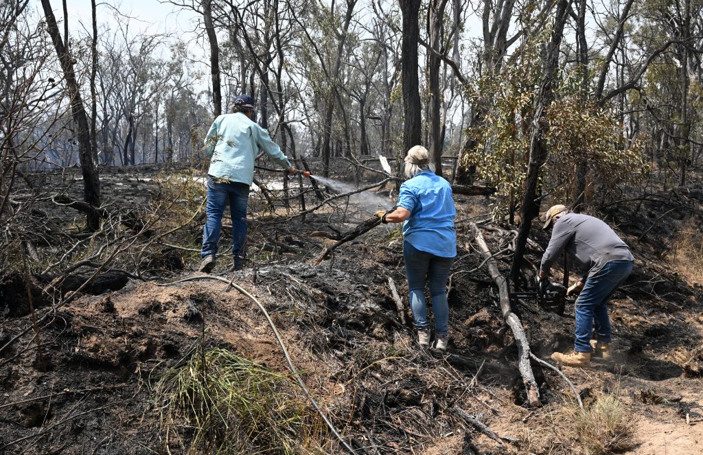Fires rage across Queensland for a second week
