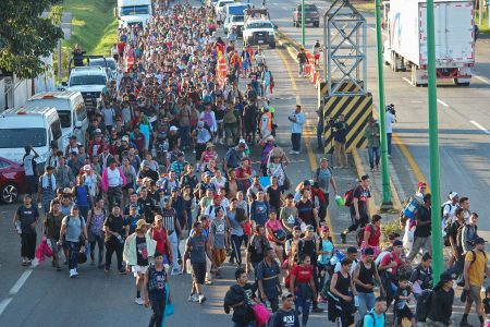 Thousands of Immigrants Head for US via Mexico