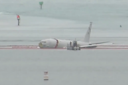 US Navy Aircraft Overshoots Hawaii Base Runway