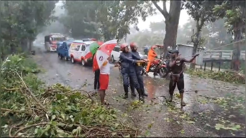 Bangladeş’te Midhili fırtınası 3 ölü - frame at 2m0s