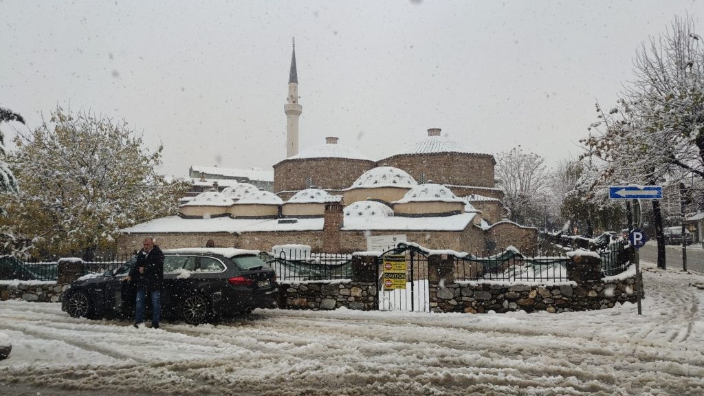 KOSOVA'DA KAR YAĞIŞI KARTPOSTALLIK GÖRÜNTÜLER OLUŞTURDU