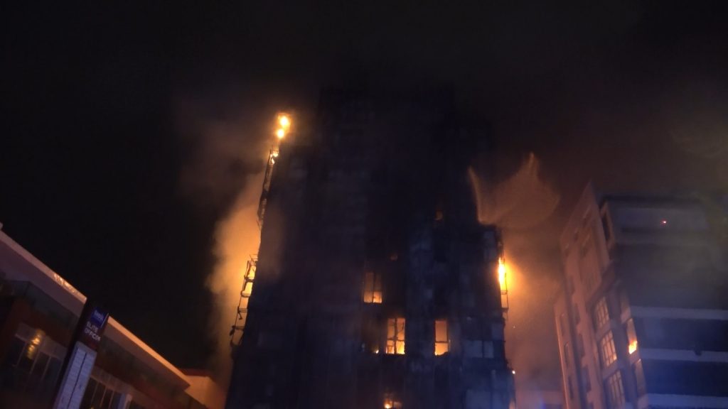 BURSA'DA 10 KATLI İŞYERİ ALEVLERE TESLİM OLDU