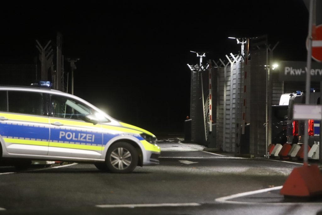 Hamburg airport closed after armed man breaches security