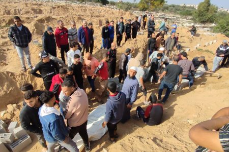 Palestinians Bury Lost Relatives in Mass Grave
