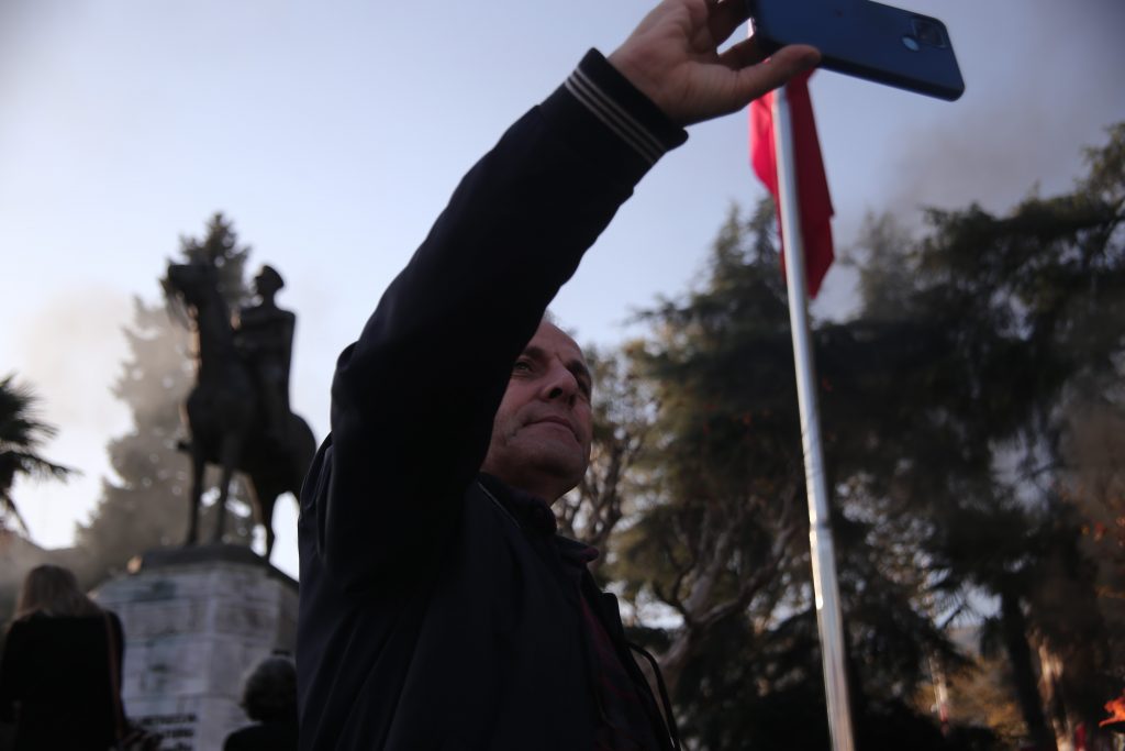 09.05'TE GÖZYAŞLARI DAMLA DAMLA DÜŞTÜ BURSA'DA SİRENLERİN ÇALMASIYLA HAYAT DURDU