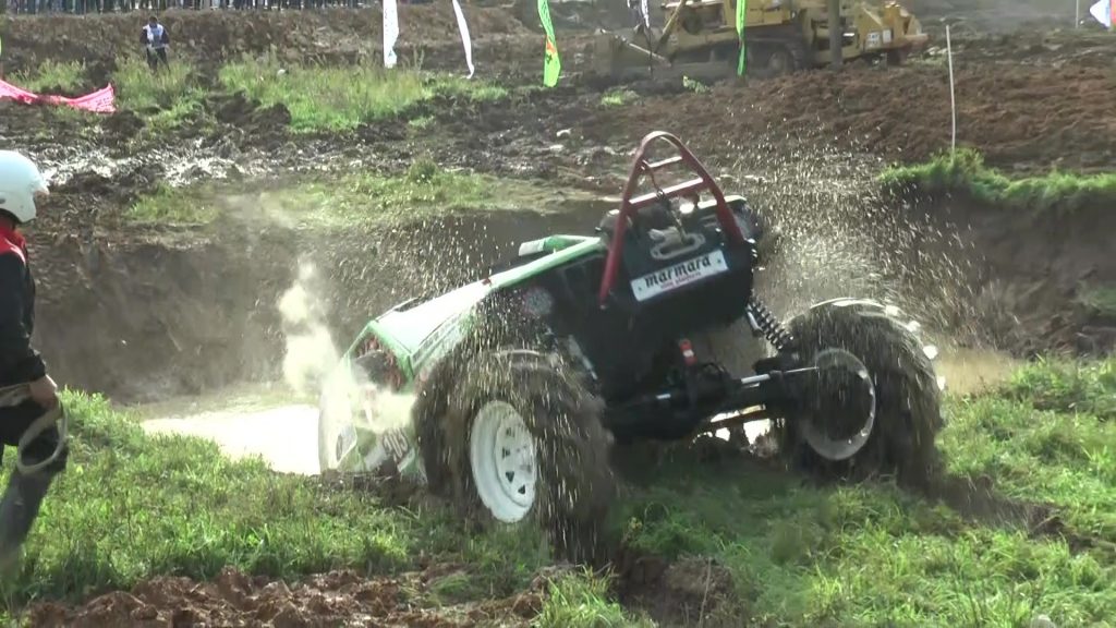 PENDİK'TE DEV ARAZİ ARAÇLARININ ENGELLİ PARKURDA OFF-ROAD YARIŞLARI NEFES KESTİ AKSİYON DOLU OFF-ROAD YARIŞLARI HAVADAN GÖRÜNTÜLENDİ