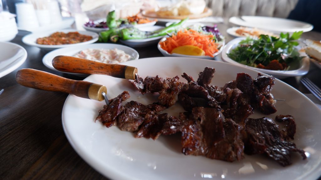 DÜNYANIN EN İYİ 100 LEZZETİ BELLİ OLDU, CAĞ KEBAP 20'NCİ SIRADA CAĞ KEBAP DÜNYA LEZZETLERİNDEN BİRİSİ SEÇİLDİ, BU PRESTİJLİ LİSTEYE 8 TÜRK YEMEĞİ DE DAHİL OLDU