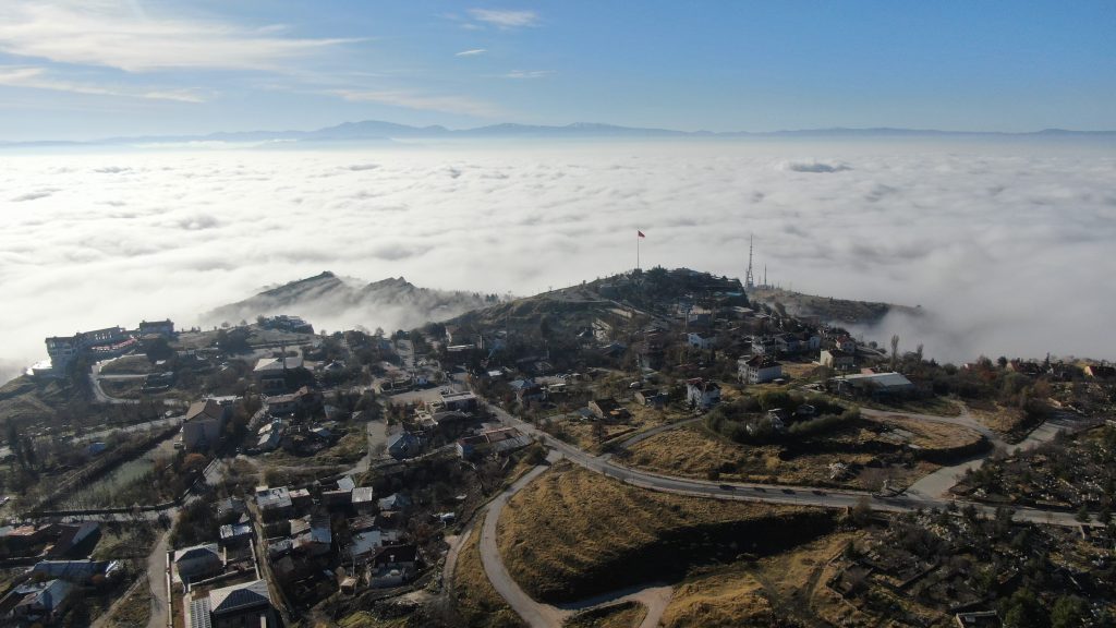 ELAZIĞ SİS DENİZİNDE KAYBOLDU, ORTAYA EŞSİZ GÖRÜNTÜLER ÇIKTI