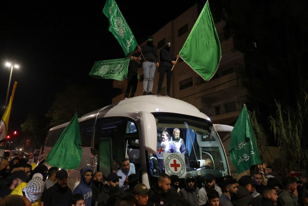 Palestinian prisoners released by Israel return to Ramallah