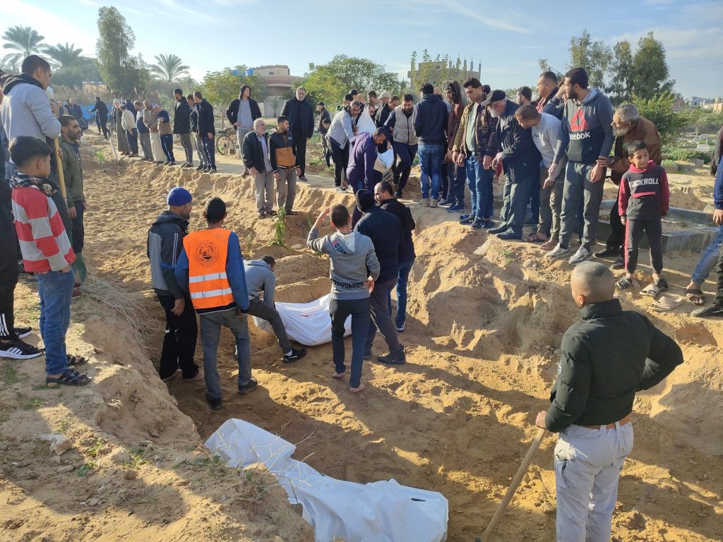 İSRAİL GAZZE'DE MÜLTECİ KAMPLARINI VURDU: 23 ÖLÜ