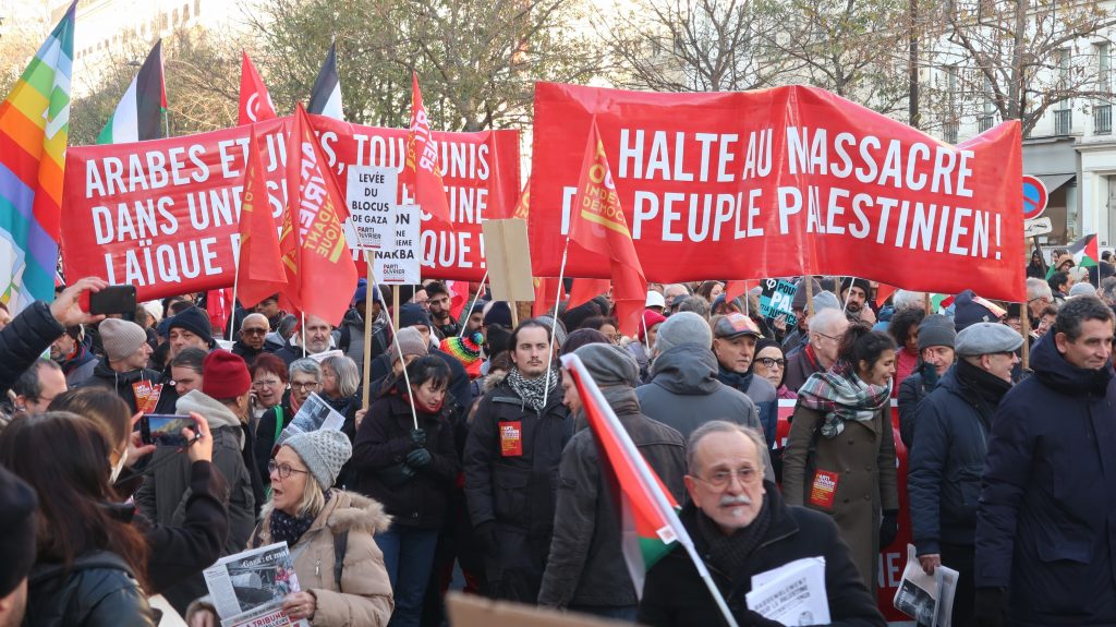 FRANSA'DA FİLİSTİN'E DESTEK YÜRÜYÜŞÜ GAZZE ŞERİDİ'NDE ATEŞKES VE BARIŞ ÇAĞRISI YAPILDI