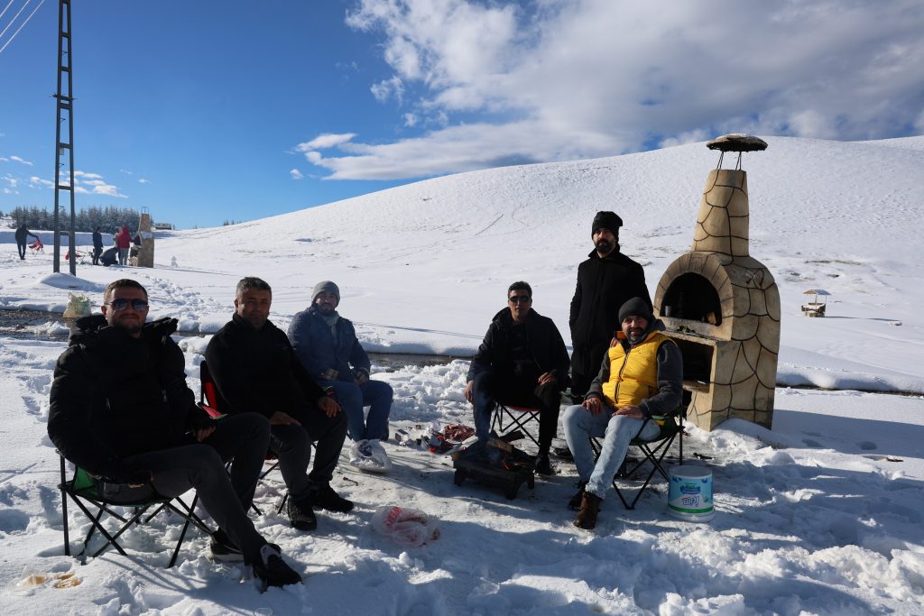 YEDİKUYULAR KAYAK MERKEZİ BEYAZA BÜRÜNDÜ