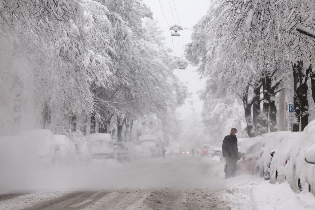 Heavy snowfall causes disruptions in southern Germany