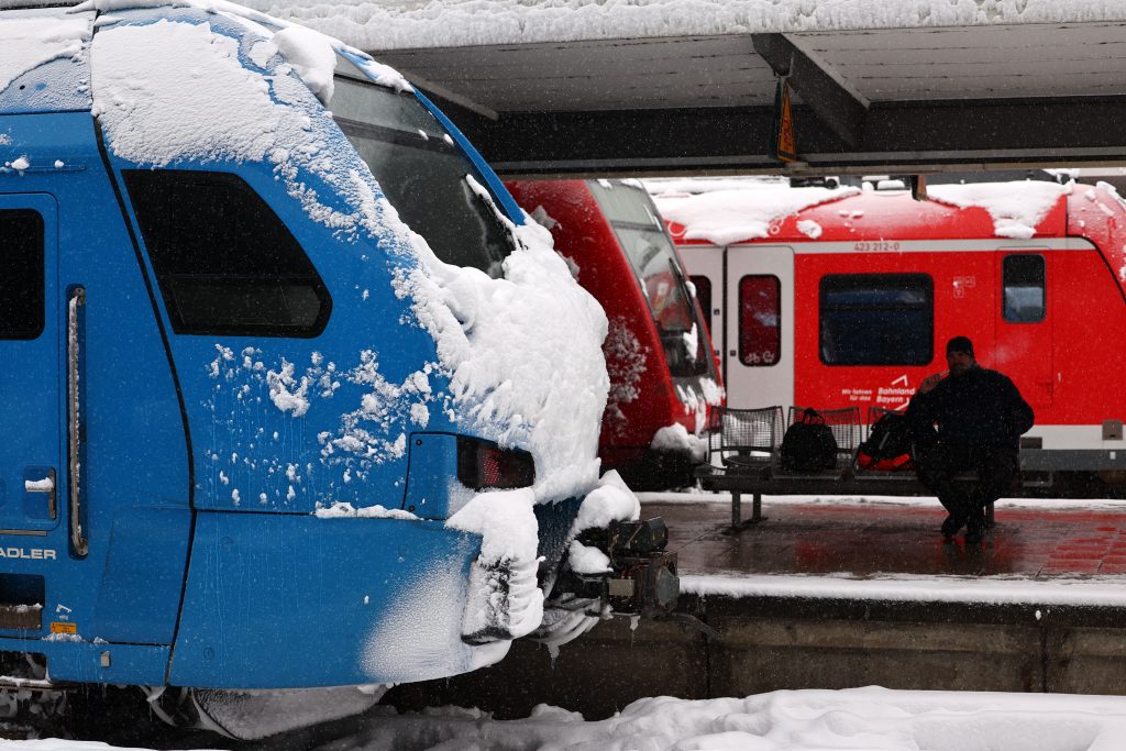 Heavy snowfall causes disruptions in southern Germany