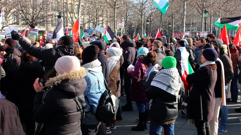 PARİS'TE 21 KİŞİLİK FİLİSTİNLİ GRUP BELÇİKA'DAKİ AVRUPA KONSEYİ'NE YÜRÜYÜŞ BAŞLATTI