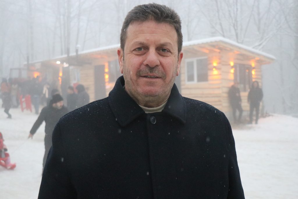 KIZAĞINI ALAN ORAYA KOŞTU: EĞLENCENİN MERKEZİ OLDU YÜKSEK KESİMLERE KAR YAĞINCA ORTAYA ULUDAĞ VE KARTEPE'Yİ ARATMAYAN GÖRÜNTÜLER ÇIKTI