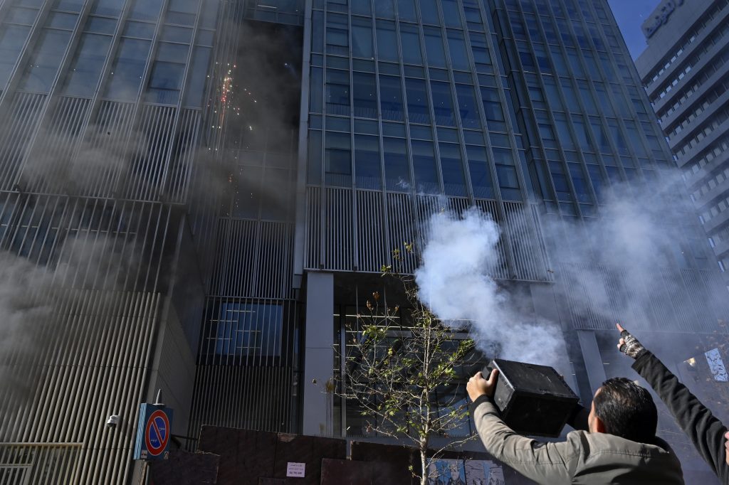 Bank customers protest in Beirut