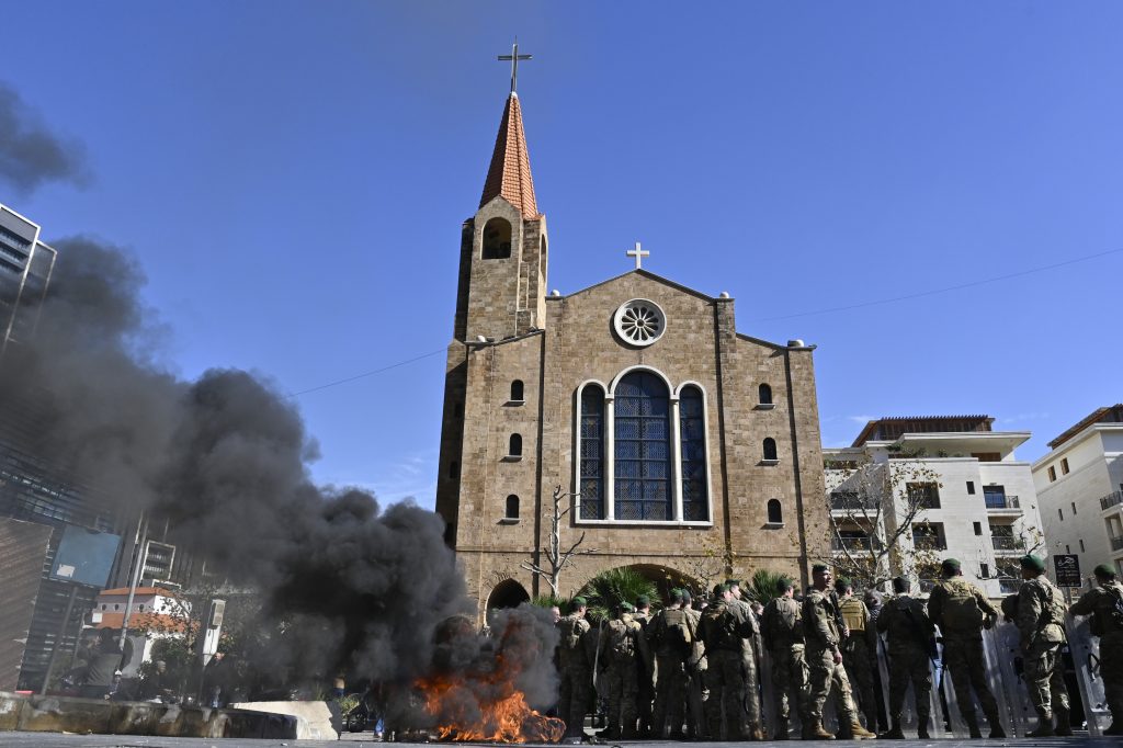 Bank customers protest in Beirut