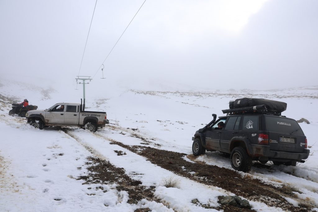 KAR YAĞMAYAN HAZARBABA DAĞI, OFF ROAD TUTKUNLARININ DURAĞI OLDU