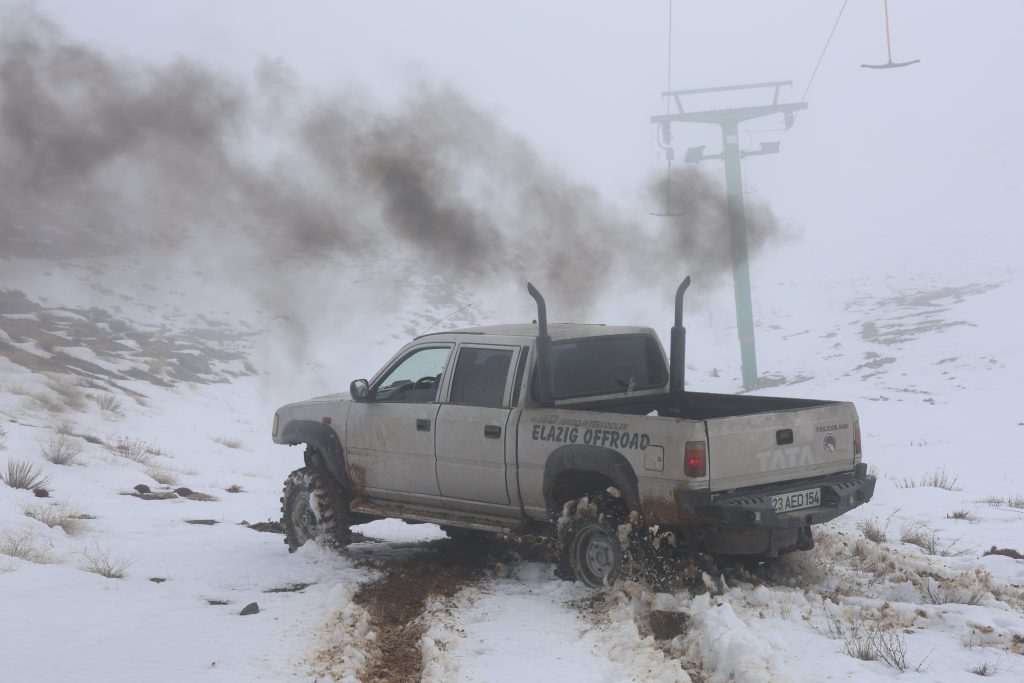 KAR YAĞMAYAN HAZARBABA DAĞI, OFF ROAD TUTKUNLARININ DURAĞI OLDU