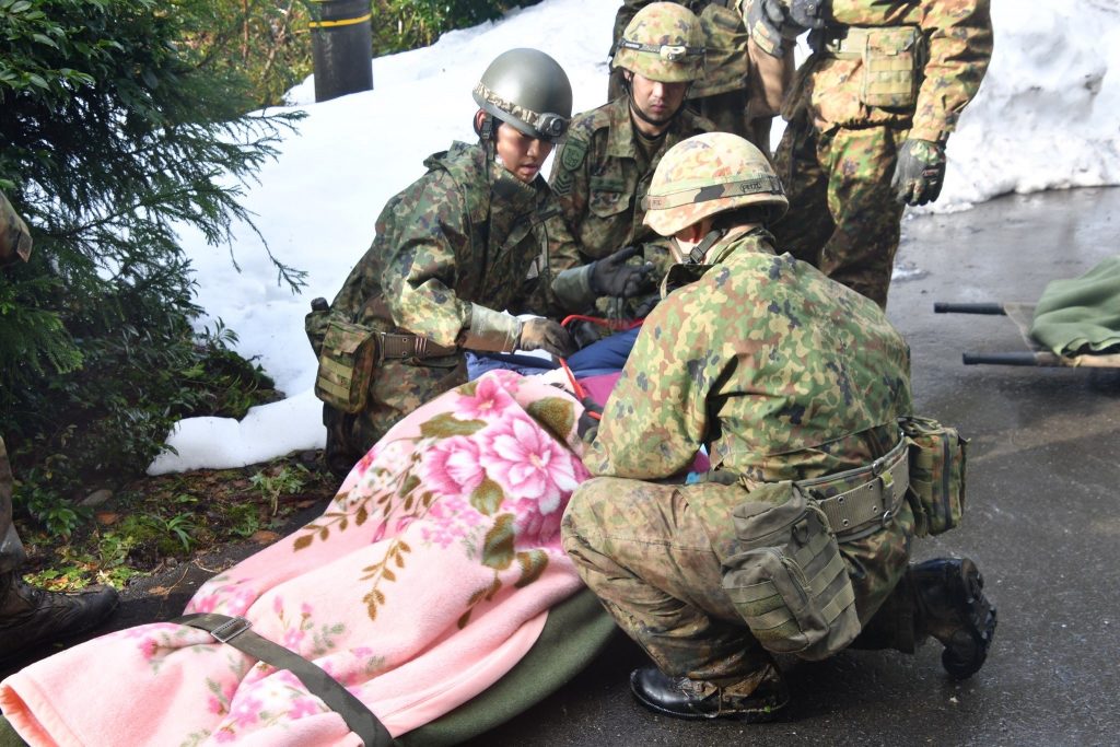 JAPONYA'DAKİ 7.6'LIK DEPREMDE ÖLÜ SAYISI 110'A YÜKSELDİ 211 KİŞİYİ ARAMA ÇALIŞMALARI SÜRÜYOR
