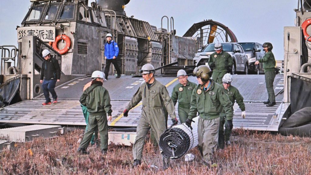 JAPONYA'DAKİ 7.6'LIK DEPREMDE ÖLÜ SAYISI 110'A YÜKSELDİ 211 KİŞİYİ ARAMA ÇALIŞMALARI SÜRÜYOR