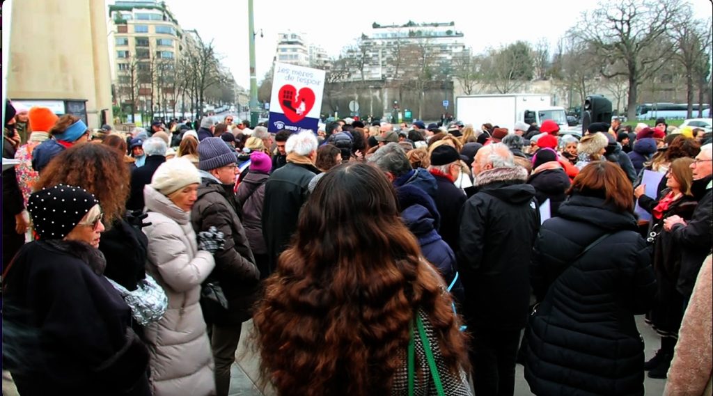 FRANSA'DA ESİR PROTESTOSU: "ESİRLERİ EVLERİNE GERİ GETİRİN"
