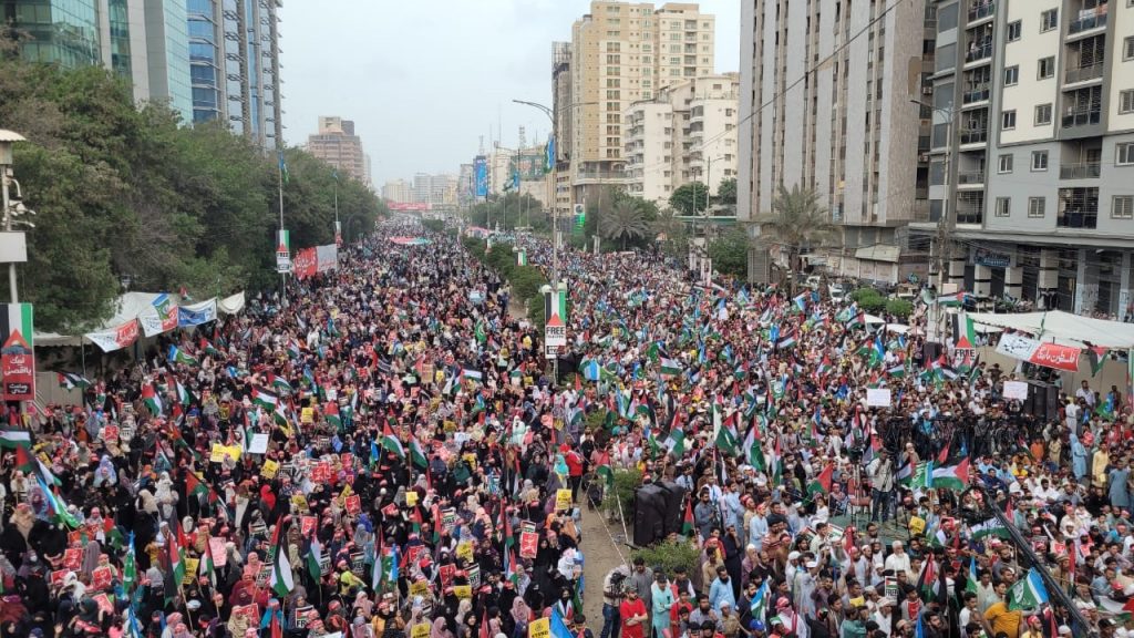 PAKİSTAN'DA ON BİNLERCE KİŞİDEN FİLİSTİN'E DESTEK GÖSTERİSİ