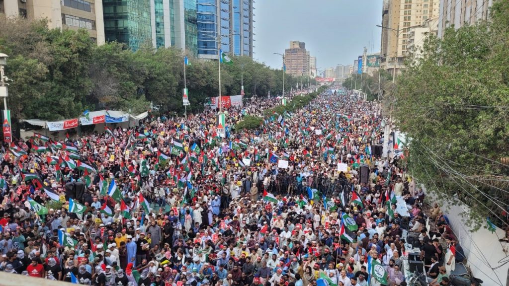 PAKİSTAN'DA ON BİNLERCE KİŞİDEN FİLİSTİN'E DESTEK GÖSTERİSİ