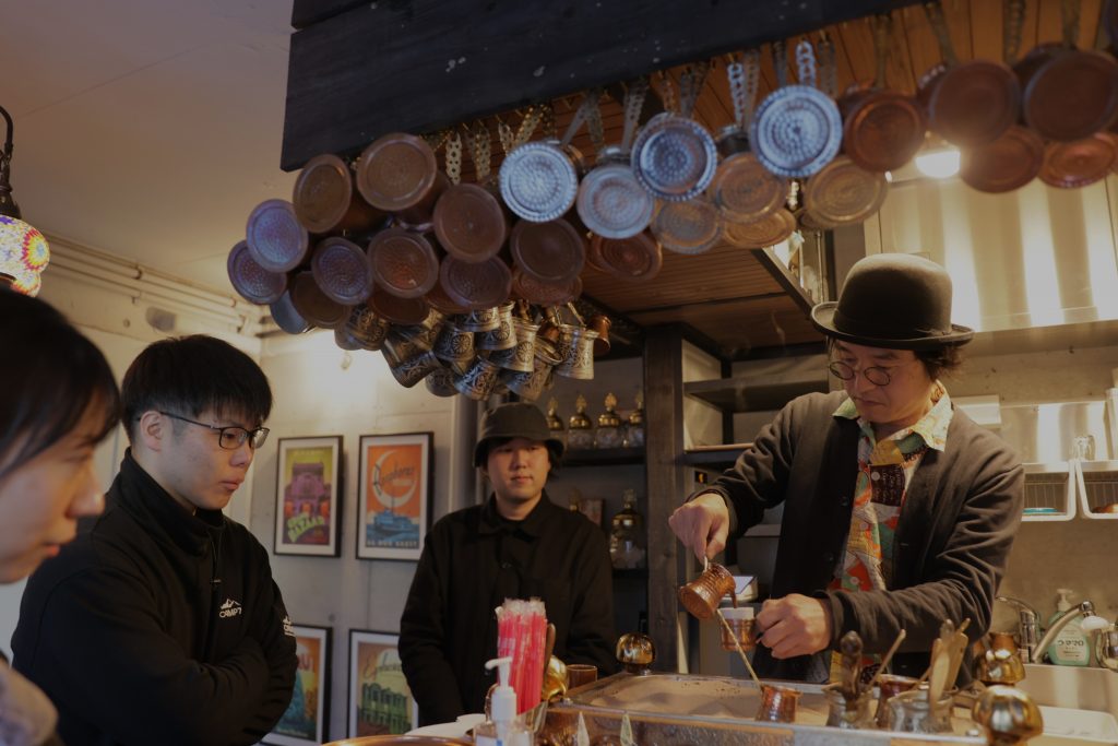 TOKYO'DAKİ "CAMİ KAHVECİSİ", JAPONLARI TÜRK KAHVESİNİN EŞSİZ LEZZETİYLE BULUŞTURUYOR
