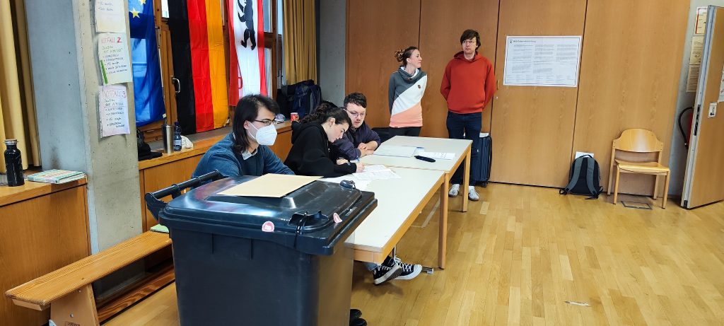 BERLİN'DE 2021 YILINDA YAPILAN GENEL SEÇİMLER KISMİ OLARAK TEKRARLANDI