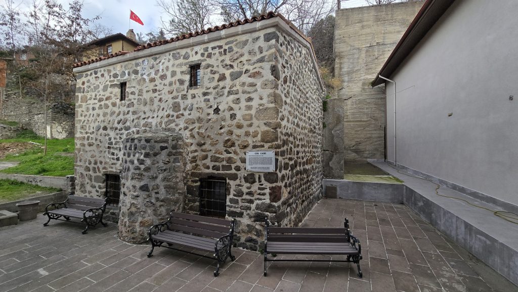 TOKAT'TA NİKSAR'IN TARİHİ MİRASI 'CİN CAMİ' 864 YILDIR AYAKTA 864 YILLIK CAMİ, "CİN" İSMİYLE DİKKAT ÇEKİYOR