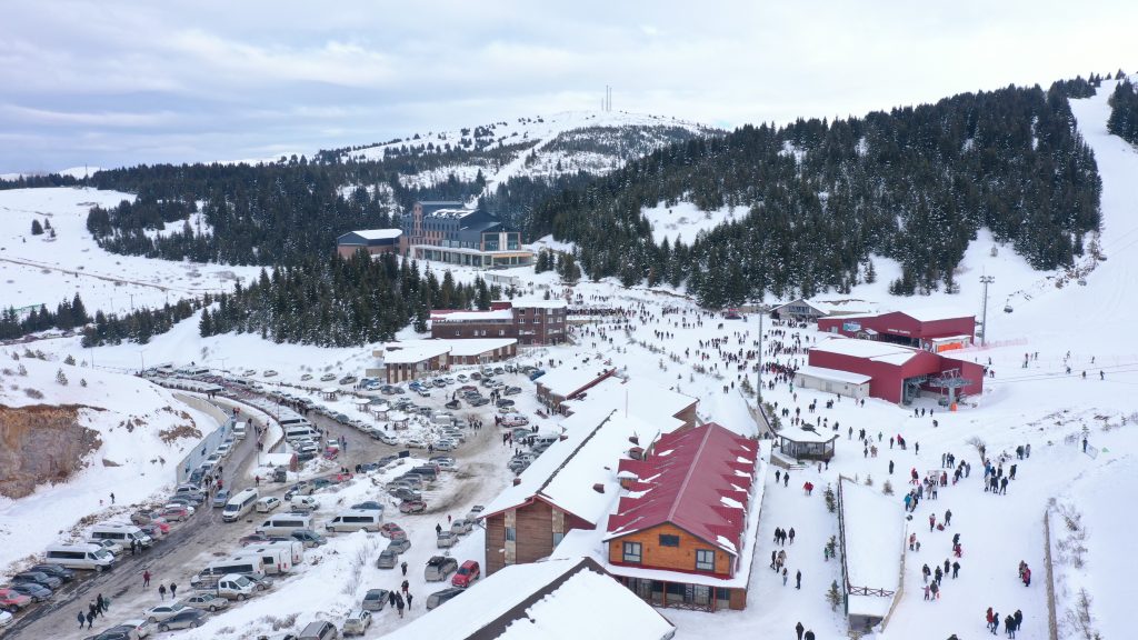 ÇAMBAŞI YAYLASI DOLDU TAŞTI ORDU BÜYÜKŞEHİR BELEDİYESİNİN YARIYIL TATİLİNDE ÜCRETSİZ ULAŞIMINDAN 3 BİN KİŞİ YARARLANDI SON YILLARDA YAPILAN YATIRIMLARLA CAZİBESİ ARTAN ÇAMBAŞI YAYLASI HAFTA SONU DOLDU TAŞTI