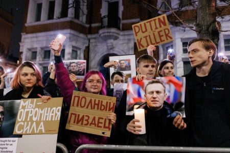 Immigrant Russians Took to Streets After Death of Alexei Navalny