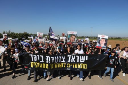 Israeli Families Resume 4-Day March for Their Captivated Relatives