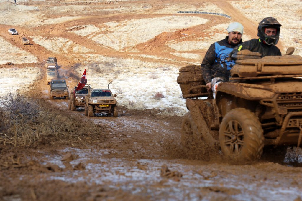 HAZARBABA DAĞI'NDA OFF-ROAD RÜZGARI ELAZIĞ'DA OFF-ROAD, RENKLİ GÖRÜNTÜLERE SAHNE OLDU