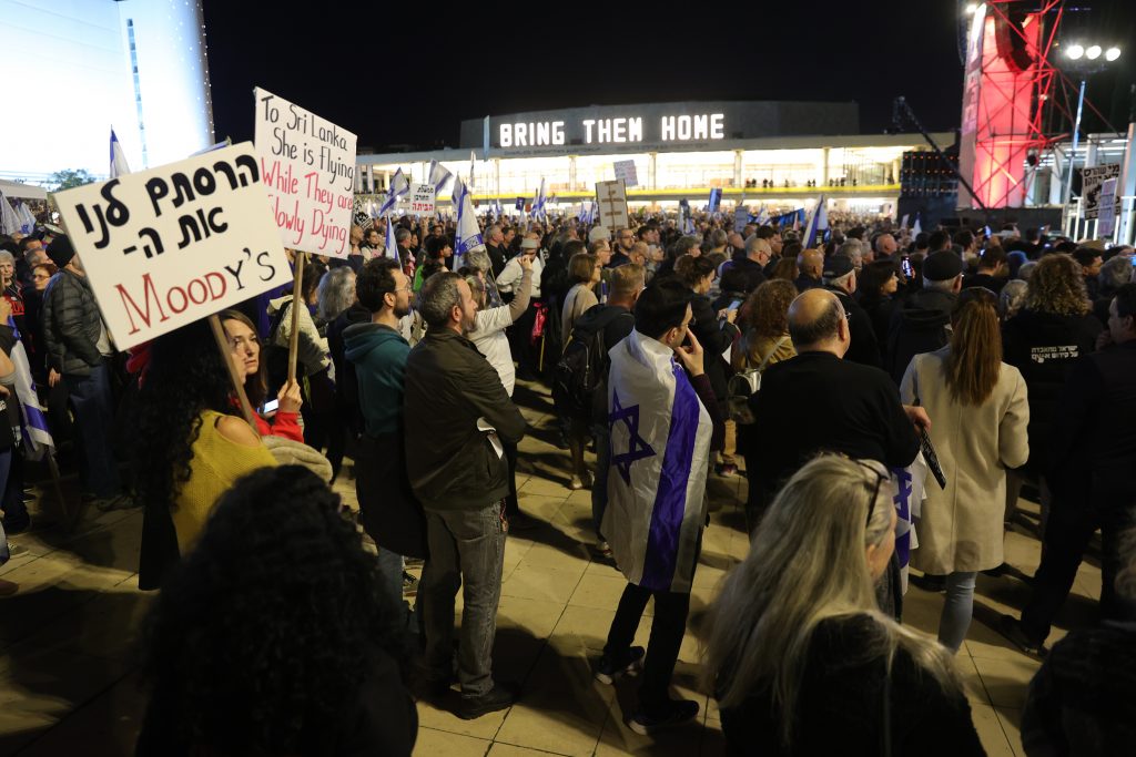 Israelis protest against Netanyahu's government in Tel Aviv