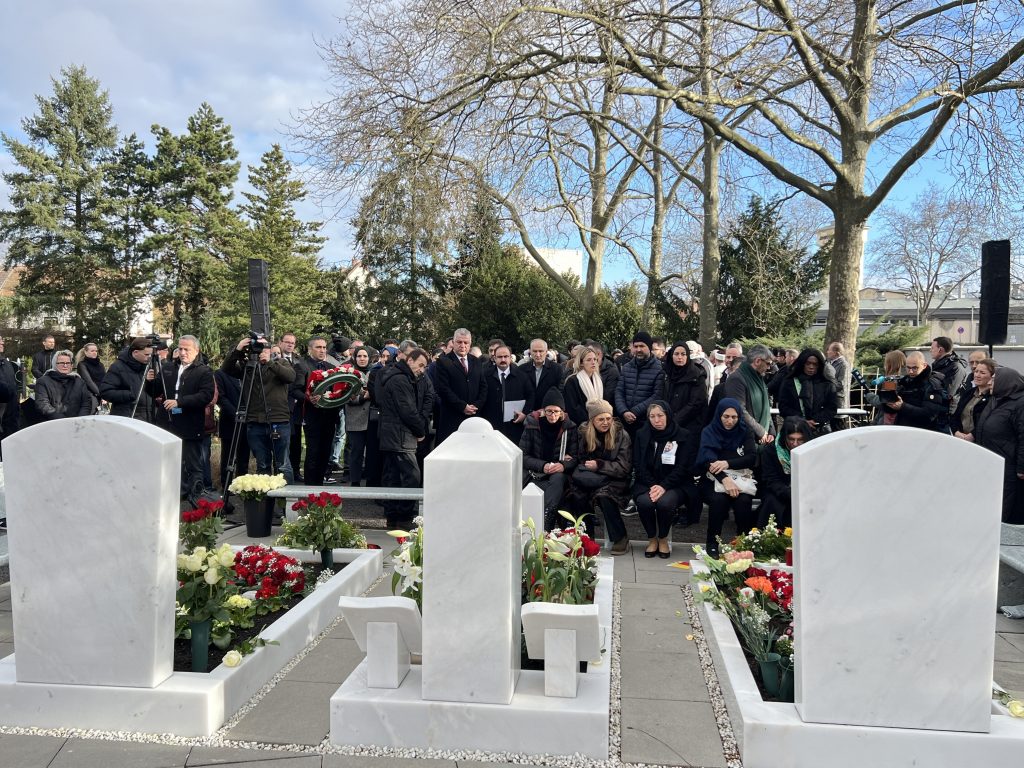 ALMANYA'DAKİ IRKÇI TERÖR SALDIRISINDA HAYATINI KAYBEDENLER HANAU'DA ANILDI