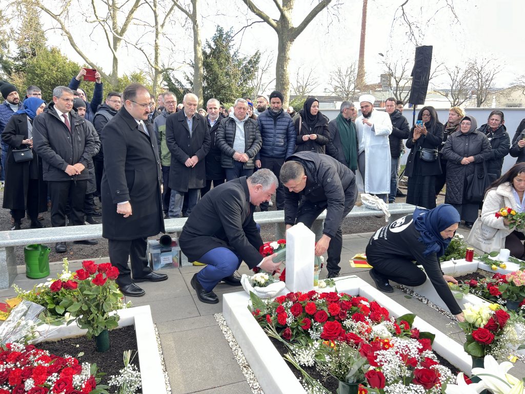 ALMANYA'DAKİ IRKÇI TERÖR SALDIRISINDA HAYATINI KAYBEDENLER HANAU'DA ANILDI