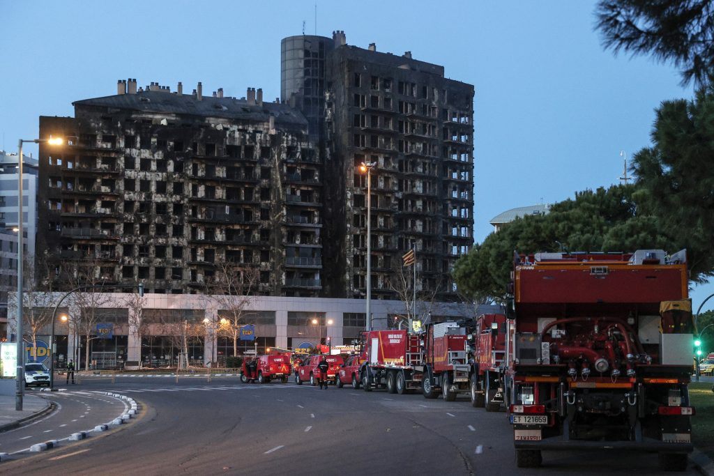 Fire in Valencia's residential blocks leaves four dead and 19 missing