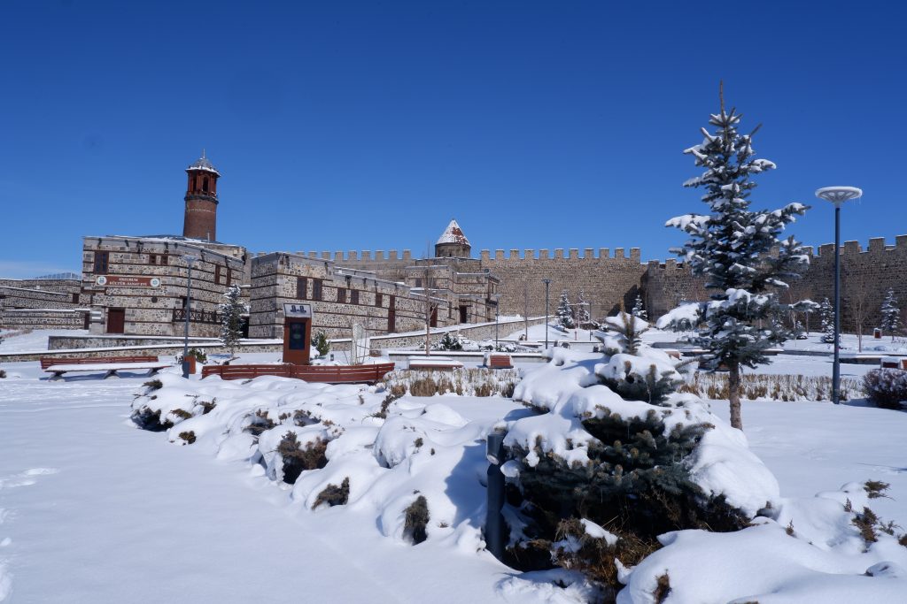 ERZURUM'DA KARTPOSTALLIK MANZARALAR