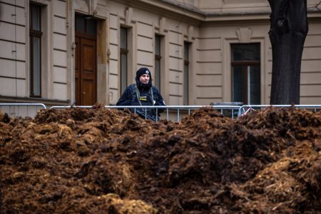 Czech Farmers Dump Manure in front of Government Office