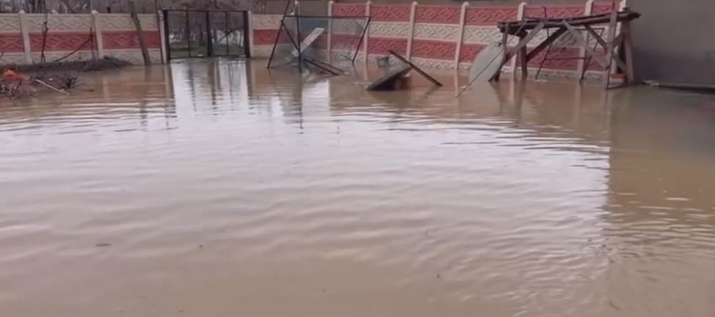 ELAZIĞ'DA SAĞANAK YAĞIŞ HAYATI FELÇ ETTİ