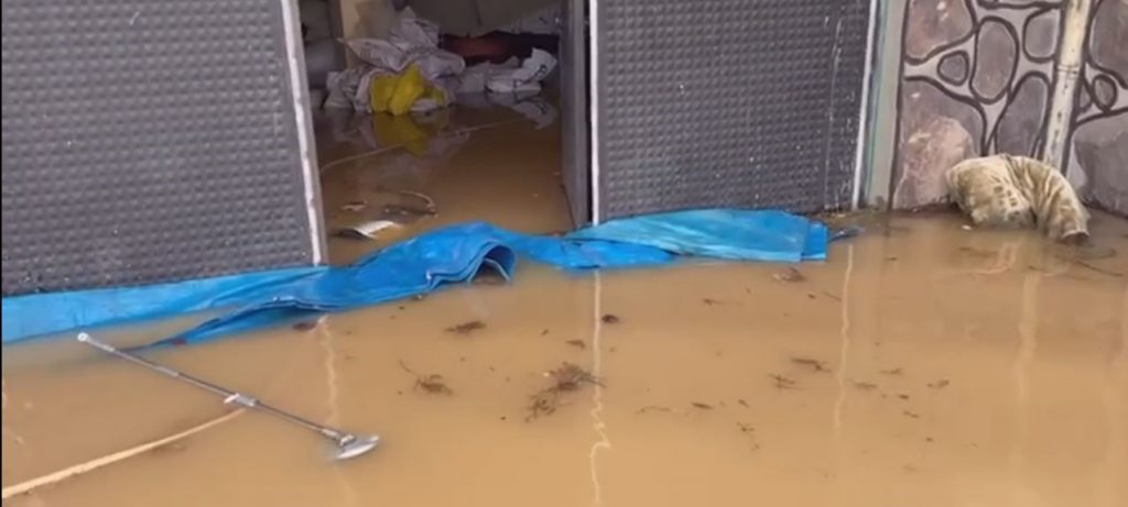 ELAZIĞ'DA SAĞANAK YAĞIŞ HAYATI FELÇ ETTİ