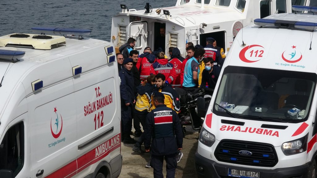 ÇANAKKALE'DE BATAN BOTTA ÖLEN KİŞİLERİN SAYISI 20'YE YÜKSELDİ