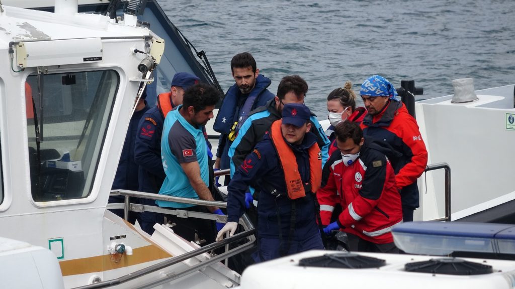 ÇANAKKALE'DE BATAN BOTTA ÖLEN KİŞİLERİN SAYISI 20'YE YÜKSELDİ