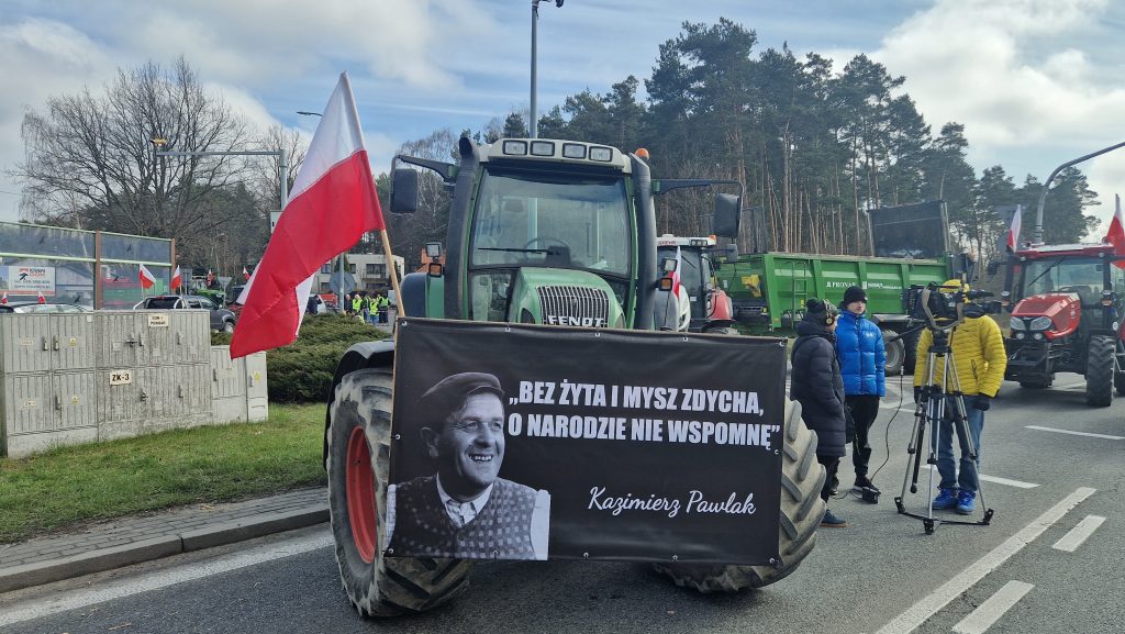 POLONYALI ÇİFTÇİLER YENİDEN SOKAĞA İNDİ