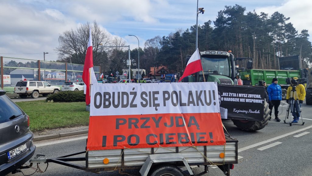 POLONYALI ÇİFTÇİLER YENİDEN SOKAĞA İNDİ