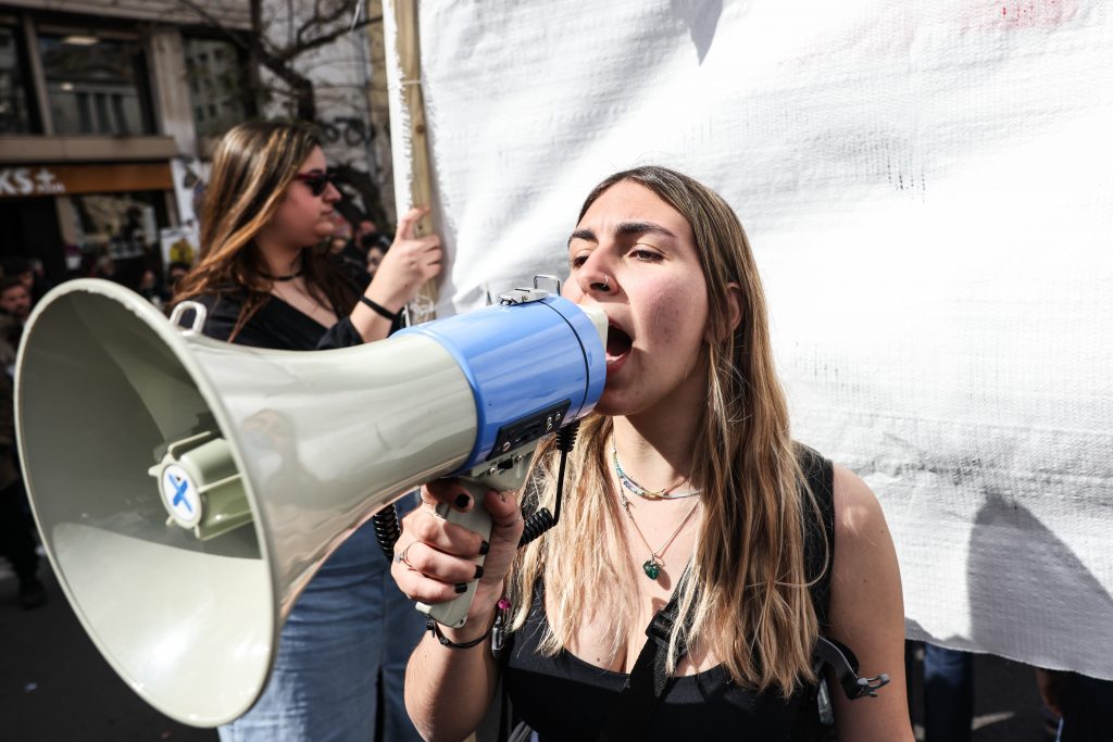 YUNANİSTAN'DA BİNLERCE KİŞİDEN "ÖZEL ÜNİVERSİTE" PROTESTOSU